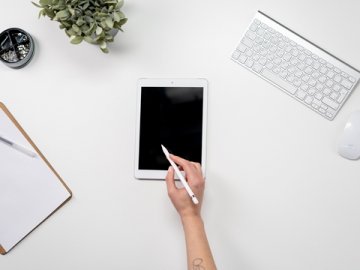 香港公司年审费用明细曝光：经营审计+年检费全解析，选对注册机构省心又省钱