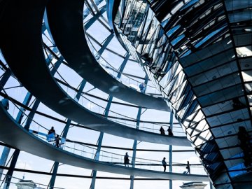 注册香港公司哪家靠谱？内地企业开香港公司要满足哪些条件？