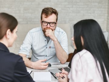 香港公司财务审计费用多少？报税时间别错过！离岸公司注册地怎么选？香港注册公司流程全说清