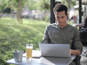 香港公司转让的两种方式，你更倾向哪一种？
