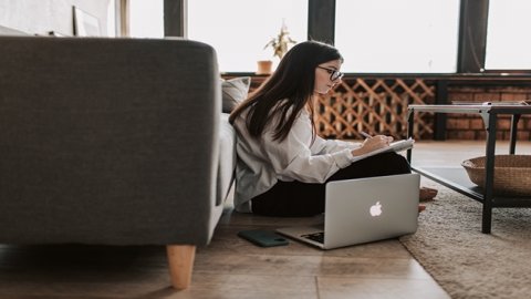 入驻亚马逊注册美国公司还是英国公司？如何选择呢？