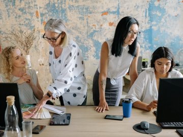 内地企业为何热衷在香港注册？揭秘其独特优势与机遇